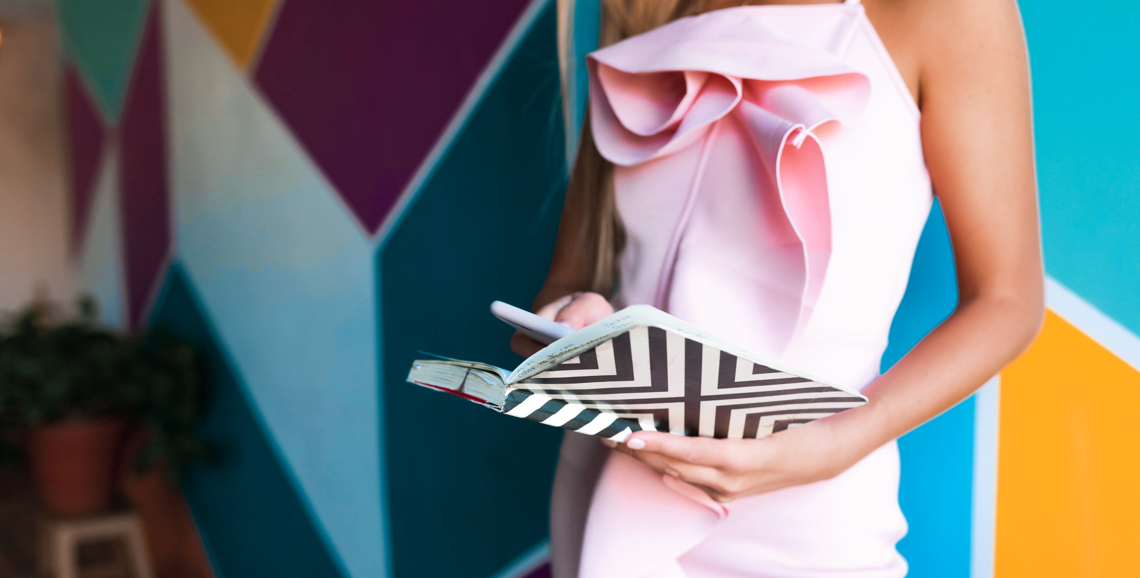 The Best Dress Colors to Wear in Spring/Summer 2025, According to Fashion Experts