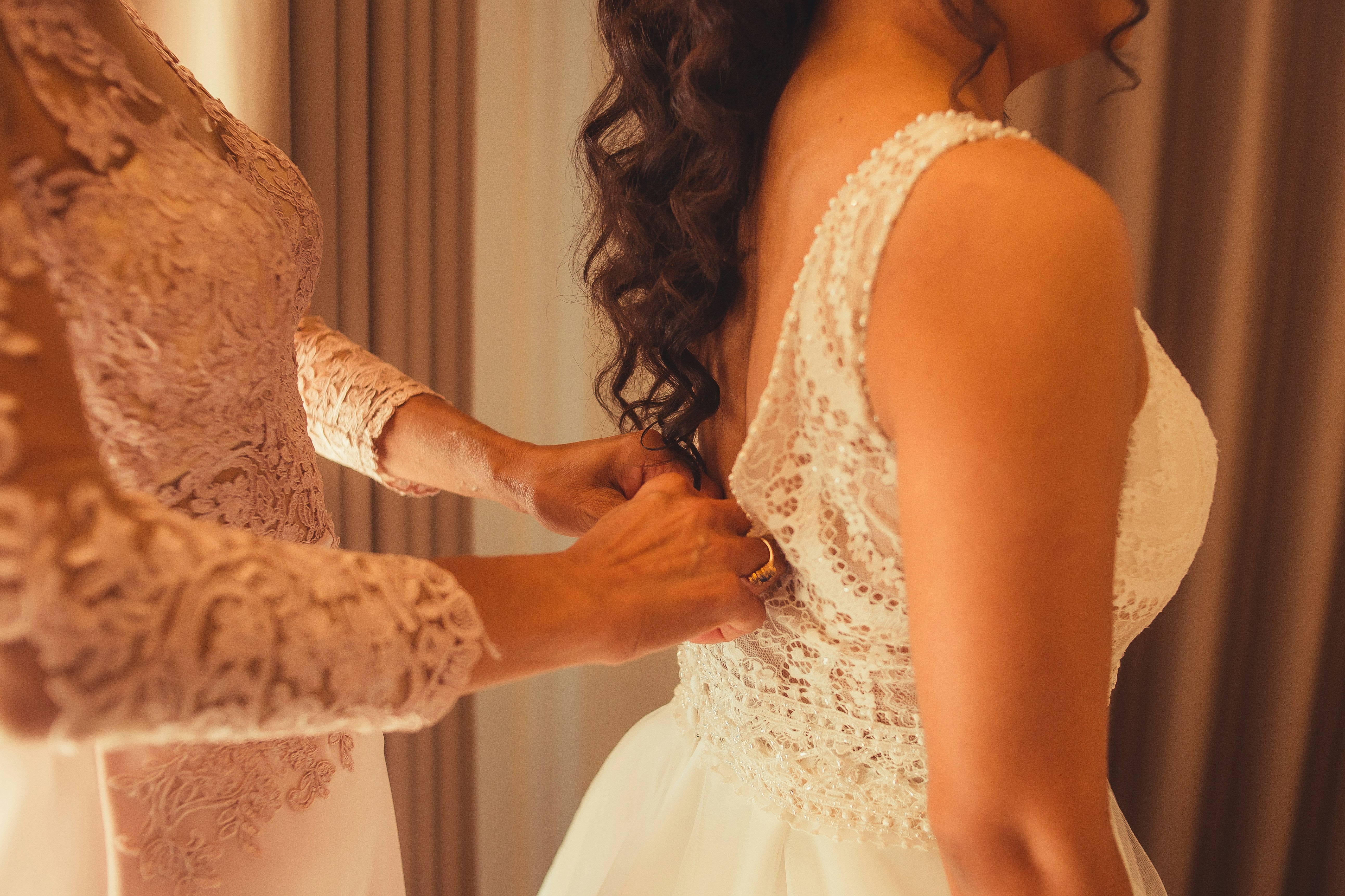 How to Choose a Dress for Your Friend’s Wedding Without Outshining the Bride